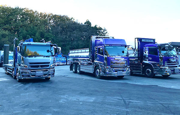 各種用途に対応できるトラック・ダンプ